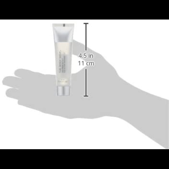 The Body Shop Matte It Makeup Primer - Picture 7 of 7